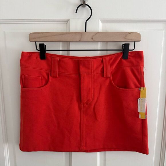 NWT Alice & Olivia Orange Mini Skirt Size 4 - Picture 1 of 4